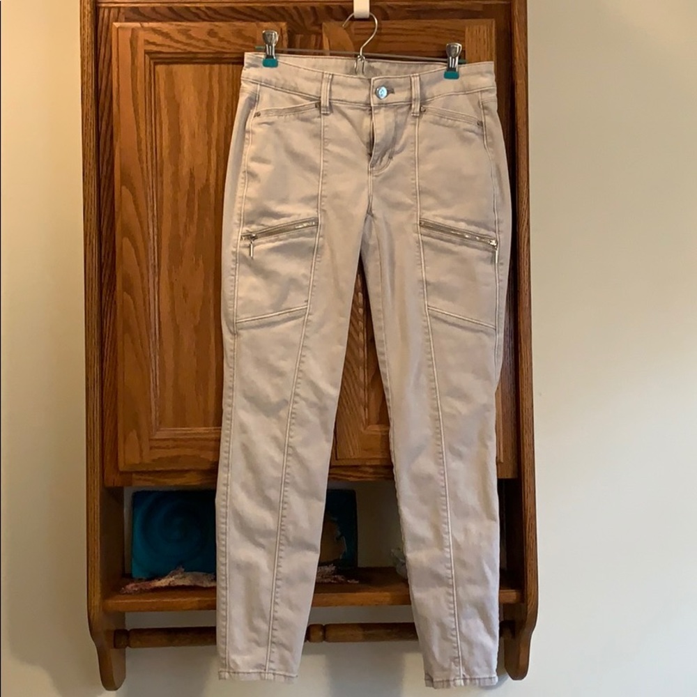 ‼️SOLD‼️ WHBM Grey Fab Zip Detail Skinny Jeans